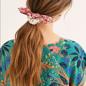 ❣️FINAL❣️Free People LuLu Mismatched Scrunchie